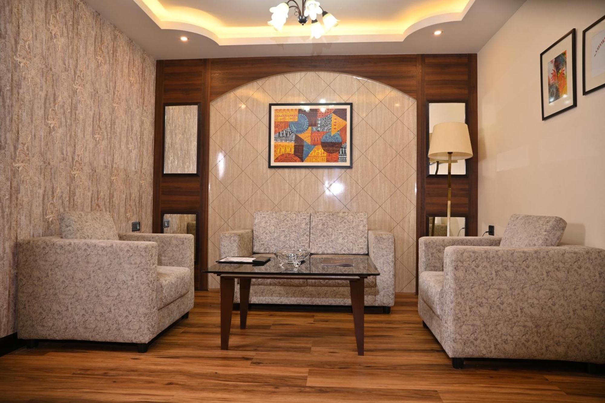 Hotel Golden Retreat Baharampur Exterior foto
